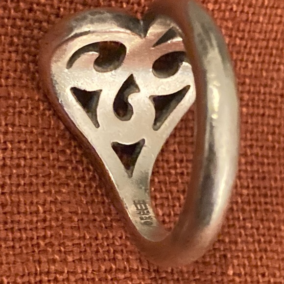 Retired - James Avery - Scrolled French Heart Ring - 5 3/4 - Picture 4 of 4